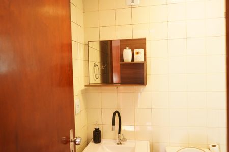 Casa à venda com 180m², 4 quartos e 3 vagasBanheiro da Suíte 2