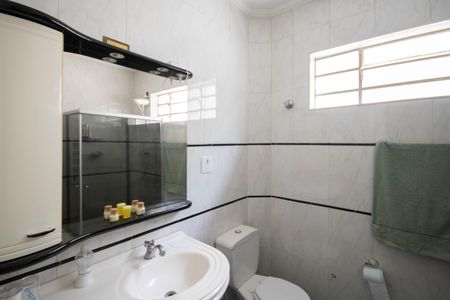 Casa à venda com 154m², 3 quartos e 2 vagasBanheiro