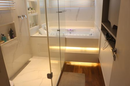 Apartamento à venda com 244m², 3 quartos e 4 vagasBanheiro da Suíte 3