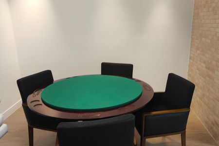 Apartamento à venda com 244m², 3 quartos e 4 vagas Apartamento à venda com 244m², 3 quartos e 4 vagasSalão de jogos