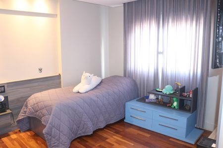 Apartamento à venda com 244m², 3 quartos e 4 vagasSuíte 2