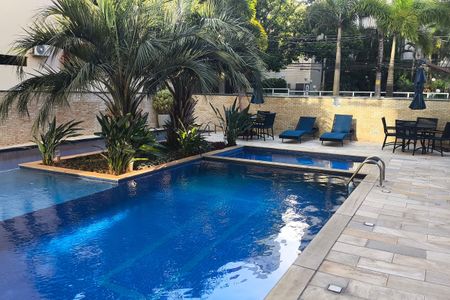 Apartamento à venda com 244m², 3 quartos e 4 vagas Apartamento à venda com 244m², 3 quartos e 4 vagasÁrea comum - Piscina