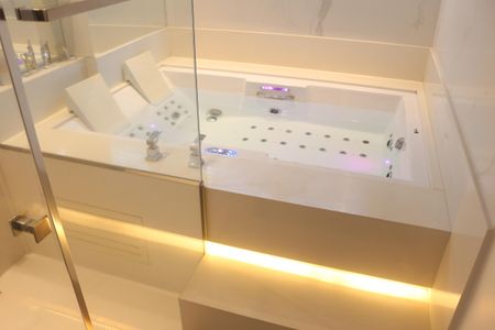 Apartamento à venda com 244m², 3 quartos e 4 vagasBanheiro da Suíte 3