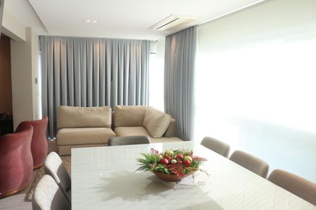 Apartamento à venda com 244m², 3 quartos e 4 vagasVaranda