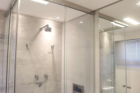 Apartamento à venda com 244m², 3 quartos e 4 vagasBanheiro da Suíte 2