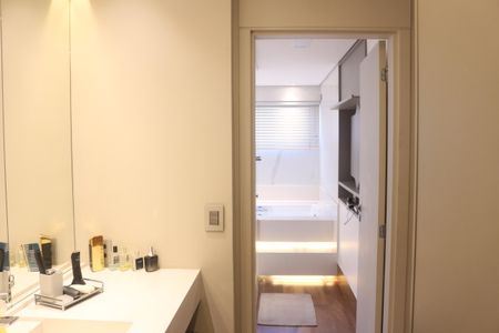 Apartamento à venda com 244m², 3 quartos e 4 vagasBanheiro da Suíte 3