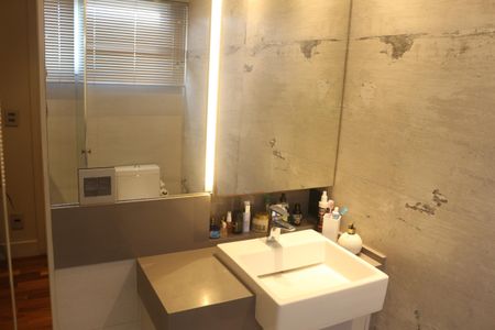 Apartamento à venda com 244m², 3 quartos e 4 vagasBanheiro da Suíte 1