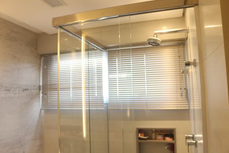 Apartamento à venda com 244m², 3 quartos e 4 vagasBanheiro da Suíte 1