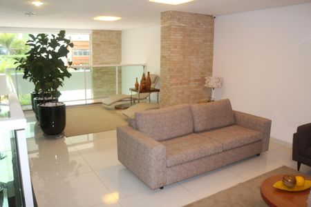 Apartamento à venda com 244m², 3 quartos e 4 vagasHall social