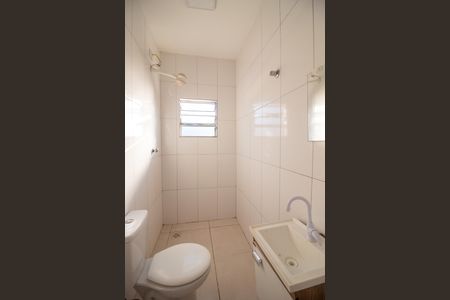 Banheiro da Suíte de casa para alugar com 1 quarto, 47m² em Jardim Rosa Maria, São Paulo