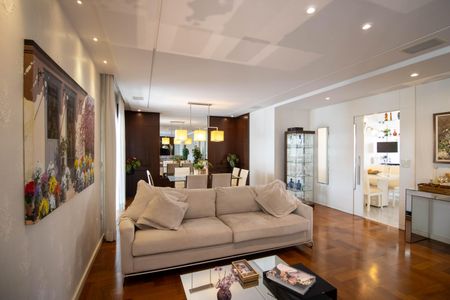 Apartamento à venda com 248m², 4 quartos e 4 vagas Apartamento à venda com 248m², 4 quartos e 4 vagasSala