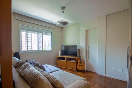 Apartamento à venda com 248m², 4 quartos e 4 vagas Apartamento à venda com 248m², 4 quartos e 4 vagasEscritório