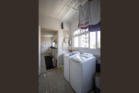 Apartamento à venda com 248m², 4 quartos e 4 vagas Apartamento à venda com 248m², 4 quartos e 4 vagasÁrea de Serviço