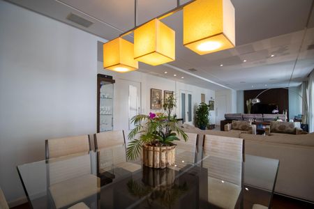 Apartamento à venda com 248m², 4 quartos e 4 vagas Apartamento à venda com 248m², 4 quartos e 4 vagasSala