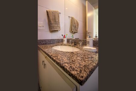 Apartamento à venda com 248m², 4 quartos e 4 vagas Apartamento à venda com 248m², 4 quartos e 4 vagasBanheiro da Suíte 1