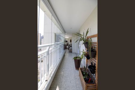 Apartamento à venda com 248m², 4 quartos e 4 vagas Apartamento à venda com 248m², 4 quartos e 4 vagasSacada da Sala