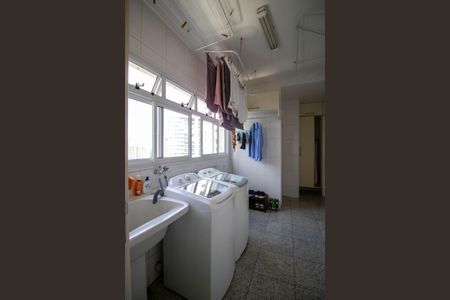 Apartamento à venda com 248m², 4 quartos e 4 vagas Apartamento à venda com 248m², 4 quartos e 4 vagasÁrea de Serviço