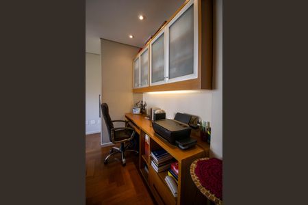 Apartamento à venda com 248m², 4 quartos e 4 vagas Apartamento à venda com 248m², 4 quartos e 4 vagasEscritório