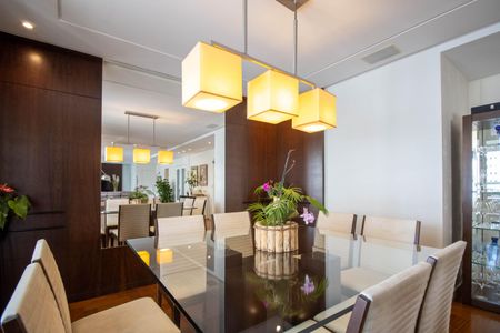 Apartamento à venda com 248m², 4 quartos e 4 vagas Apartamento à venda com 248m², 4 quartos e 4 vagasSala