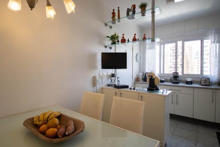 Apartamento à venda com 248m², 4 quartos e 4 vagas Apartamento à venda com 248m², 4 quartos e 4 vagasCozinha