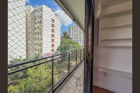 Apartamento para alugar com 100m², 3 quartos e 2 vagasVaranda do quarto