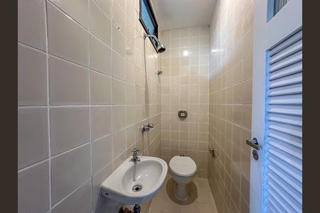 Apartamento para alugar com 100m², 3 quartos e 2 vagasBanheiro de Serviço