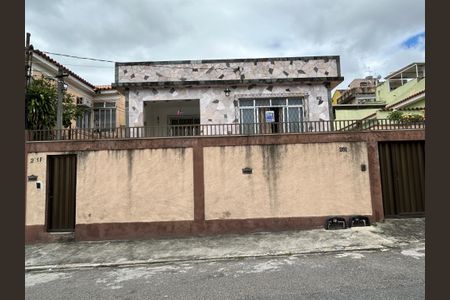 Casa à venda com 120m², 3 quartos e 3 vagasFachada + plaquinha