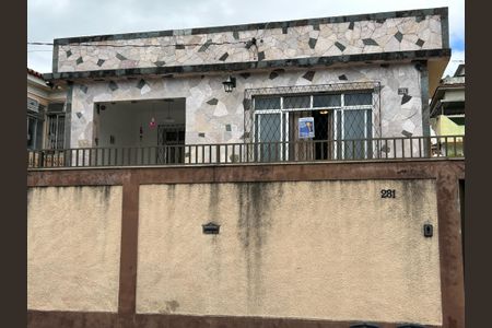 Casa à venda com 120m², 3 quartos e 3 vagasFachada + plaquinha