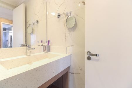 Apartamento à venda com 75m², 2 quartos e 2 vagasBanheiro Social 