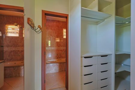 Casa à venda com 450m², 3 quartos e 4 vagasCloset da suíte