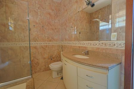 Casa à venda com 450m², 3 quartos e 4 vagasBanheiro da Suíte