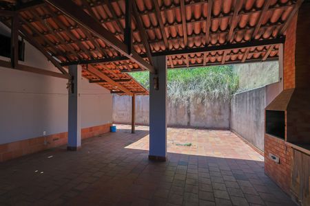 Casa à venda com 450m², 3 quartos e 4 vagasChurrasqueira