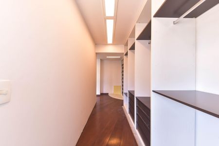 Apartamento para alugar com 65m², 1 quarto e 1 vaga Apartamento para alugar com 65m², 1 quarto e 1 vagaCloset do Quarto