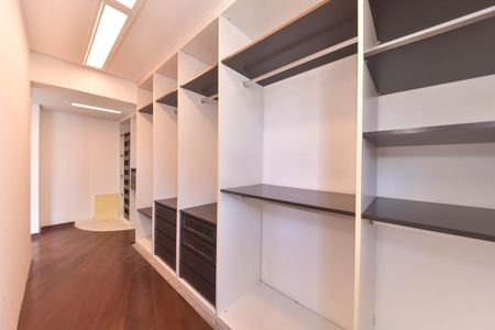 Apartamento para alugar com 65m², 1 quarto e 1 vaga Apartamento para alugar com 65m², 1 quarto e 1 vagaCloset do Quarto