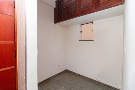 Apartamento à venda com 130m², 3 quartos e 2 vagas Apartamento à venda com 130m², 3 quartos e 2 vagasQuarto de Serviço