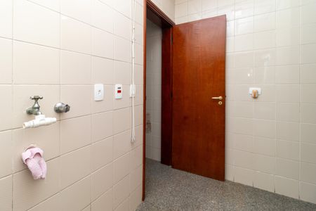 Apartamento à venda com 130m², 3 quartos e 2 vagas Apartamento à venda com 130m², 3 quartos e 2 vagasÁrea de Serviço