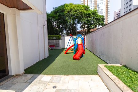 Apartamento à venda com 130m², 3 quartos e 2 vagas Apartamento à venda com 130m², 3 quartos e 2 vagasÁrea Comum - Playground