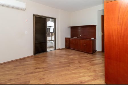 Apartamento à venda com 130m², 3 quartos e 2 vagas Apartamento à venda com 130m², 3 quartos e 2 vagasSuíte