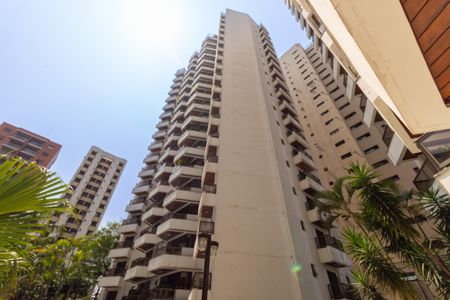 Apartamento à venda com 130m², 3 quartos e 2 vagas Apartamento à venda com 130m², 3 quartos e 2 vagasFachada