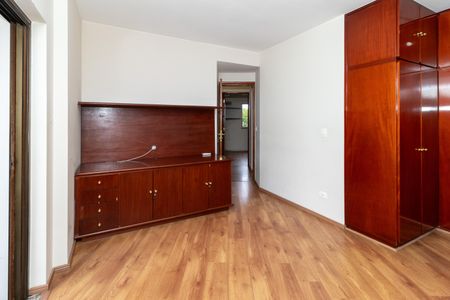 Apartamento à venda com 130m², 3 quartos e 2 vagas Apartamento à venda com 130m², 3 quartos e 2 vagasSuíte