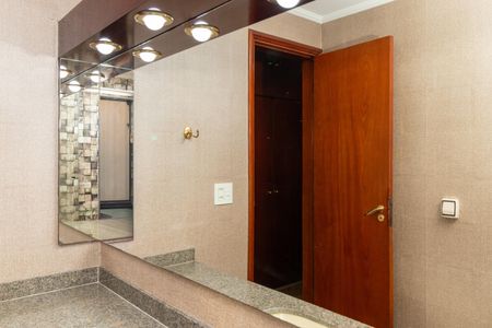 Apartamento à venda com 130m², 3 quartos e 2 vagas Apartamento à venda com 130m², 3 quartos e 2 vagasBanheiro da Suíte