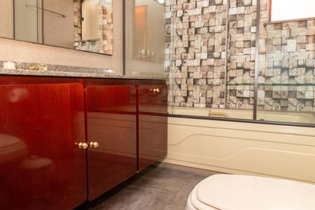 Apartamento à venda com 130m², 3 quartos e 2 vagas Apartamento à venda com 130m², 3 quartos e 2 vagasBanheiro da Suíte