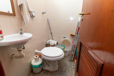 Apartamento à venda com 130m², 3 quartos e 2 vagas Apartamento à venda com 130m², 3 quartos e 2 vagasBanheiro de Serviço