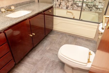 Apartamento à venda com 130m², 3 quartos e 2 vagas Apartamento à venda com 130m², 3 quartos e 2 vagasBanheiro da Suíte