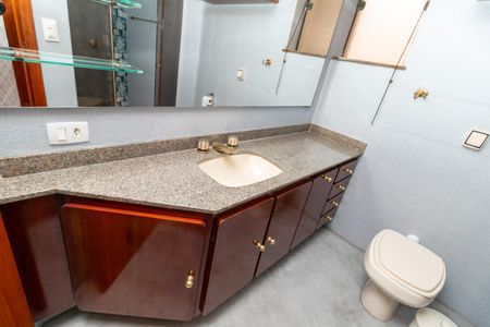 Apartamento à venda com 130m², 3 quartos e 2 vagas Apartamento à venda com 130m², 3 quartos e 2 vagasBanheiro