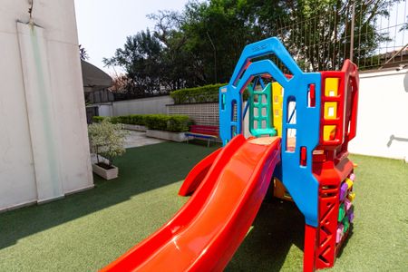 Apartamento à venda com 130m², 3 quartos e 2 vagas Apartamento à venda com 130m², 3 quartos e 2 vagasÁrea Comum - Playground