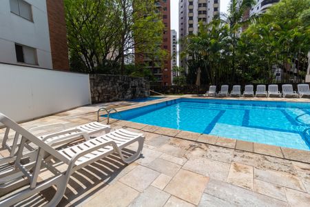 Apartamento à venda com 130m², 3 quartos e 2 vagas Apartamento à venda com 130m², 3 quartos e 2 vagasÁrea Comum - Piscina