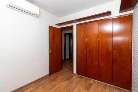 Apartamento à venda com 130m², 3 quartos e 2 vagas Apartamento à venda com 130m², 3 quartos e 2 vagasQuarto 1