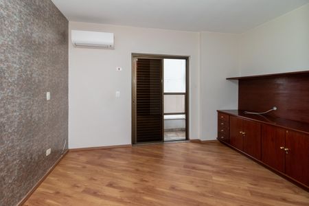 Apartamento à venda com 130m², 3 quartos e 2 vagas Apartamento à venda com 130m², 3 quartos e 2 vagasSuíte