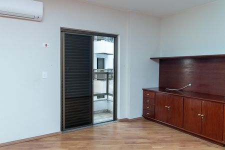 Apartamento à venda com 130m², 3 quartos e 2 vagas Apartamento à venda com 130m², 3 quartos e 2 vagasSuíte